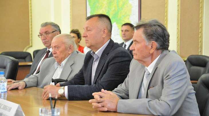 Брянский губернатор встретился с бывшими руководителями области