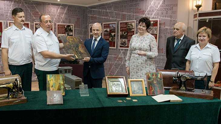 Таможенники пополнили коллекции брянских музеев