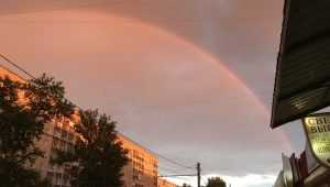 Над Брянском после дождя нависла необычная радуга
