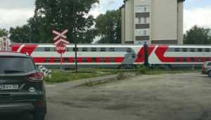 В Брянске заметили поезд с двухэтажными вагонами