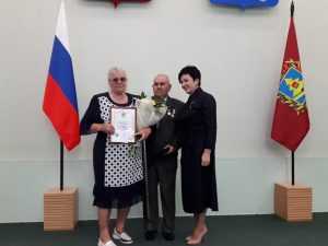 Валентина Миронова вручила награды и памятные медали 43-м семьям Брянщины