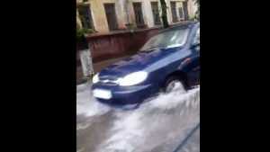 В Брянске по улице Калинина пронеслось цунами