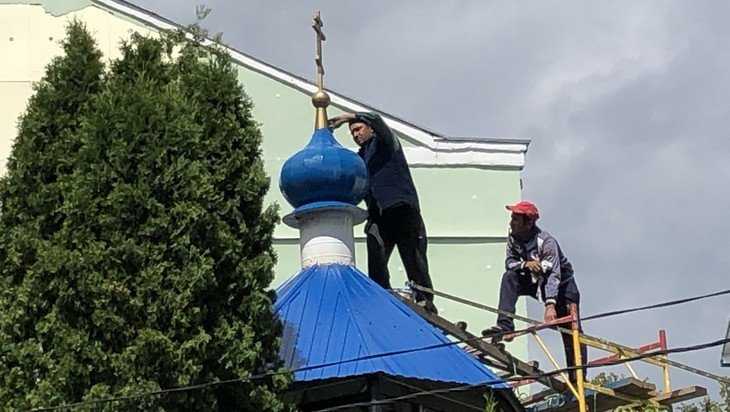В Брянске обновили купола древнего Покровского храма