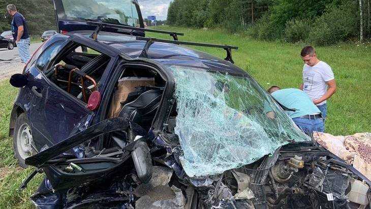 На самой опасной брянской трассе погиб водитель легковушки