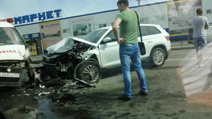 В Брянске сняли видео о крупной аварии возле гипермаркета «2х2»