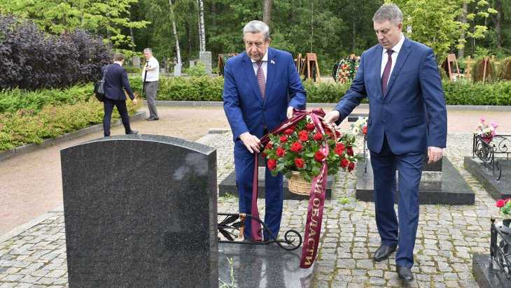 Руководители региона почтили память погибших моряков из Брянска