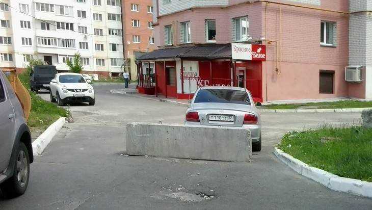 Жители Брянска возмутились перекрытием дорог бетонными блоками