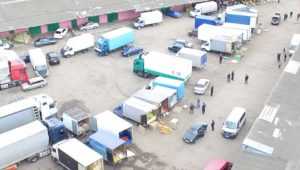В Толмачеве на рынке полиция задержала 7 нелегальных мигрантов