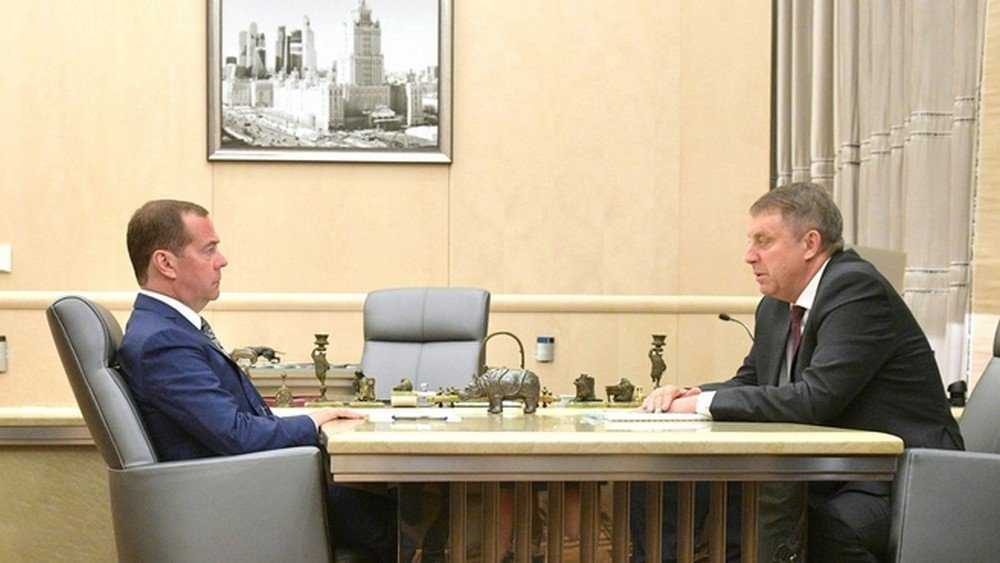 Глава правительства Медведев встретился с брянским губернатором