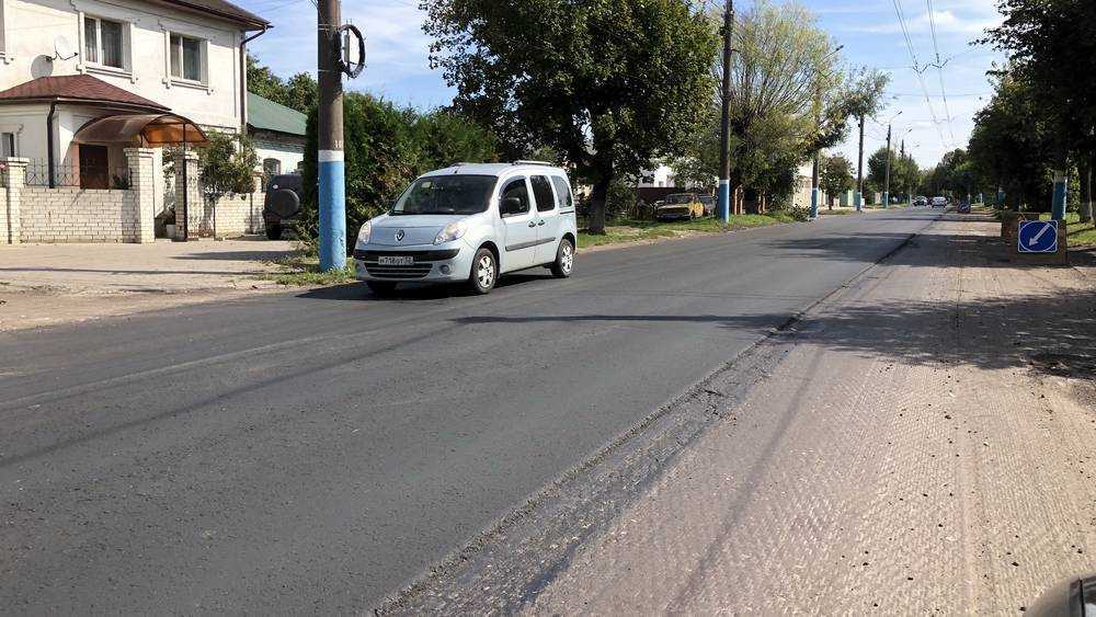 На улице Бежицкой в Брянске уже отремонтировали большую часть дороги