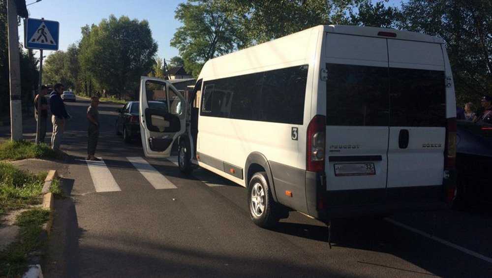 В Брянске подрались устроившие ДТП водители маршрутки и «Тойоты»