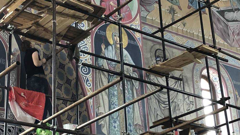 Стены и своды Брянского кафедрального собора покрыли чудные росписи