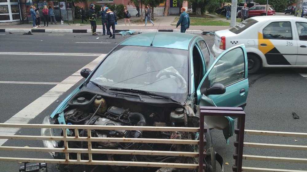 В Брянске 21-летняя автомобилистка спровоцировала ДТП с маршруткой