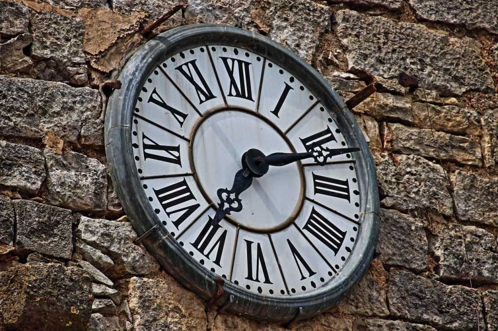 Наполеоновский шик: напольные часы Columbus с механизмами Hermle
