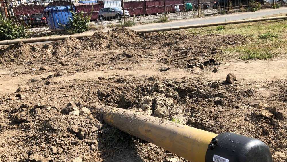 В Брянске газовики и чиновники начали уничтожать газоны и клумбы