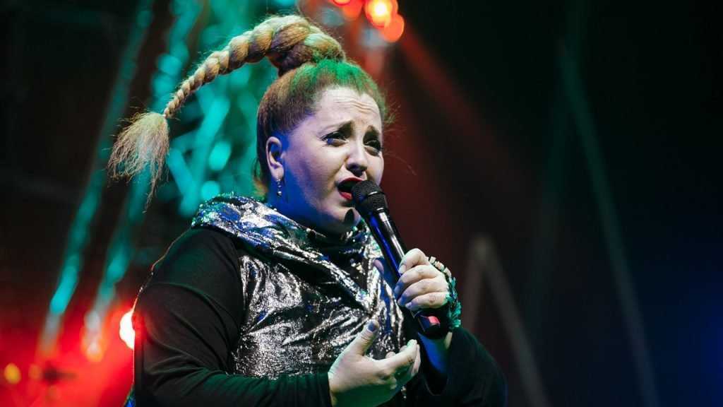 «Соскучилась по деньгам»: обещавшая не петь в России грузинка Катамадзе призналась в любви к россиянам