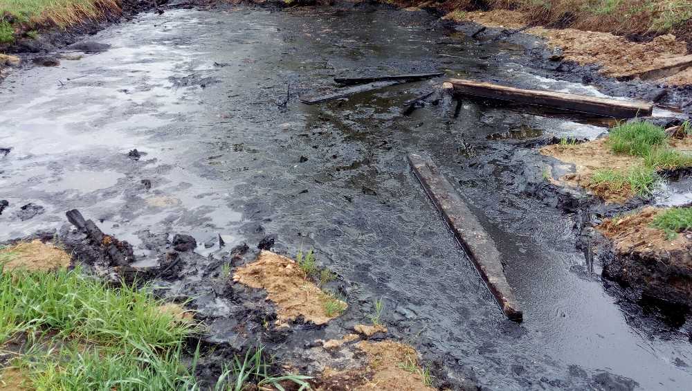 В Жуковке суд приказал чиновникам очистить опасное озеро с гудроном