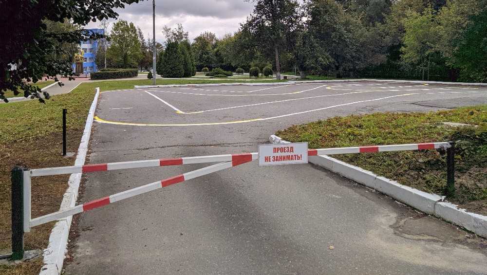 Для посетителей брянского Дворца Гагарина откроют дополнительную парковку