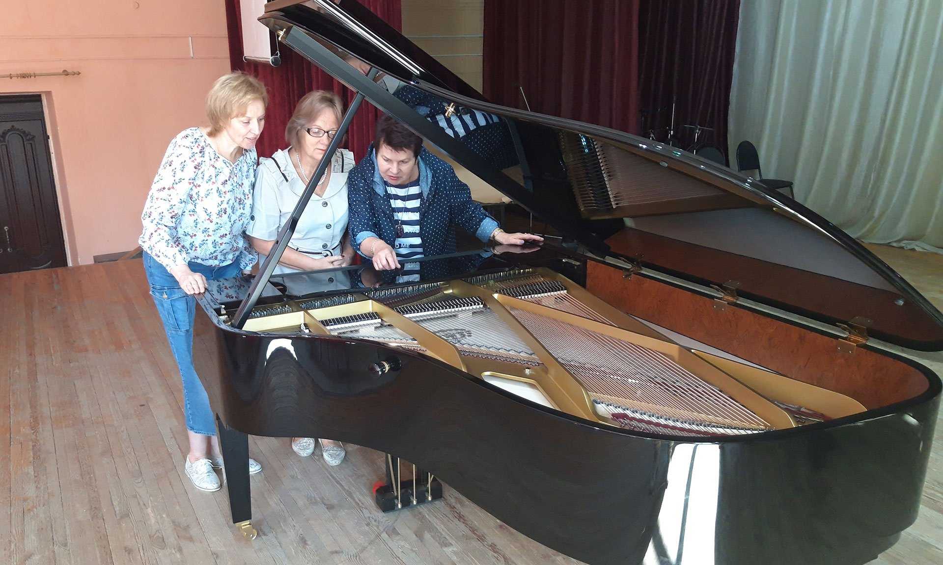 Брянский колледж искусств получил от президента Путина престижный рояль