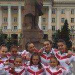 Брянские акробатки выступили на площади Ленина в Смоленске
