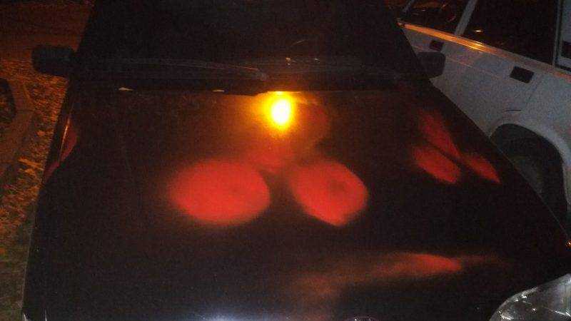 В Брянске ночью мстители ночью изрисовали автомобиль