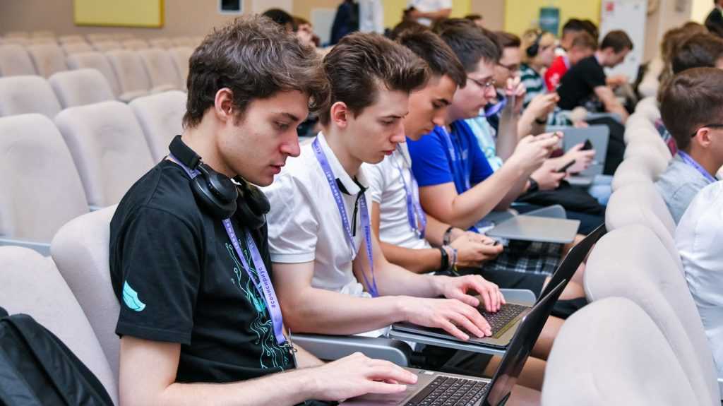 «Ростелеком» предлагает школьникам построить сеть киберзащиты для умного дома и получить 100 баллов за ЕГЭ 