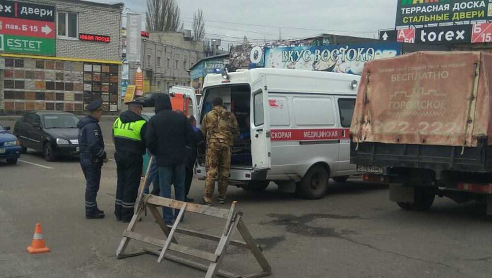 В Брянске на торговой базе на Московском проспекте сбили  пенсионерку