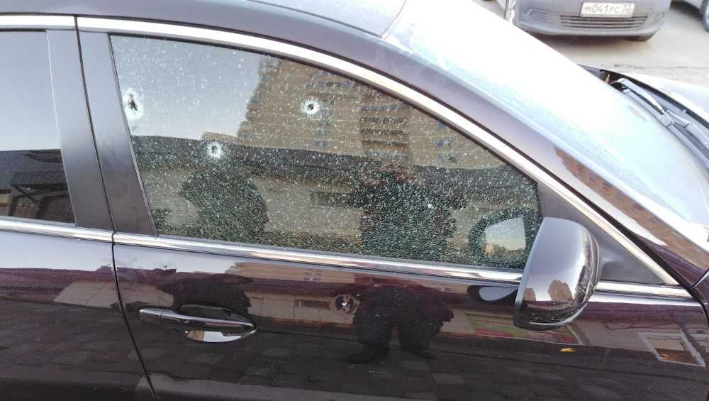 В Брянске на улице Крахмалева обстреляли припаркованные автомобили