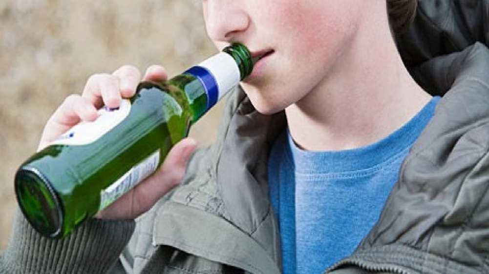 В Брянске торговку задержали за продажу пива 17-летнему подростку