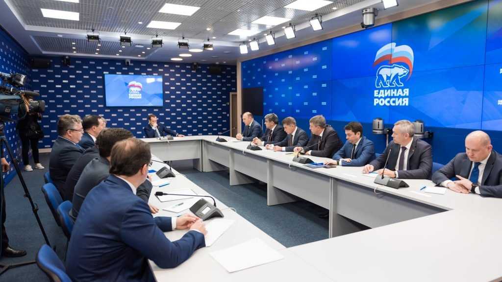 Медведев одобрил инициативу ряда глав регионов возглавить реготделения «Единой России»