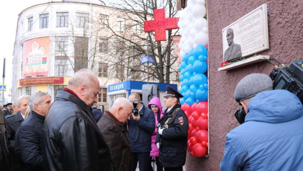 В Брянске открыли мемориальную доску в память о Глебе Щелкунове