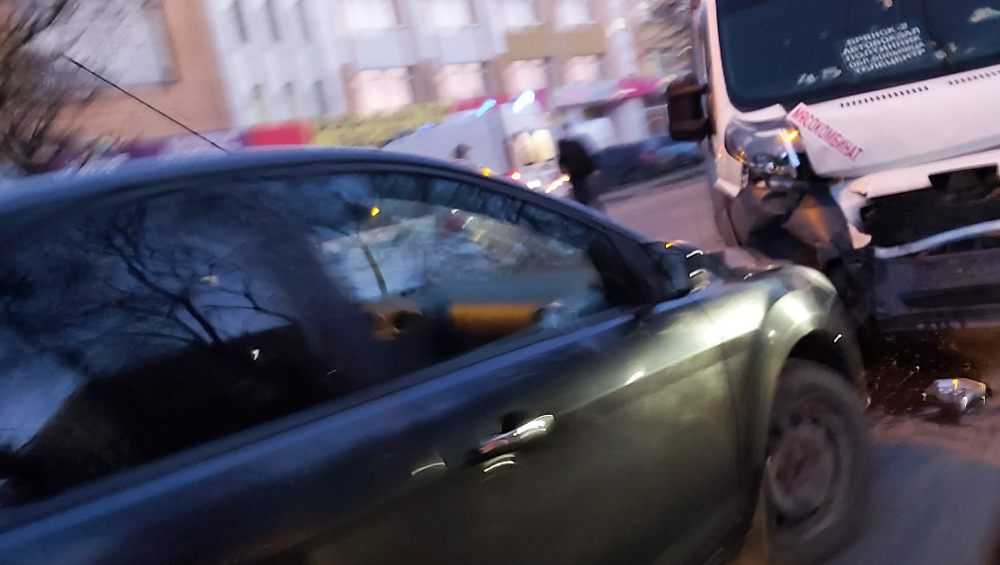 В Брянске в ДТП на Красноармейской пострадали три пассажирки маршрутки