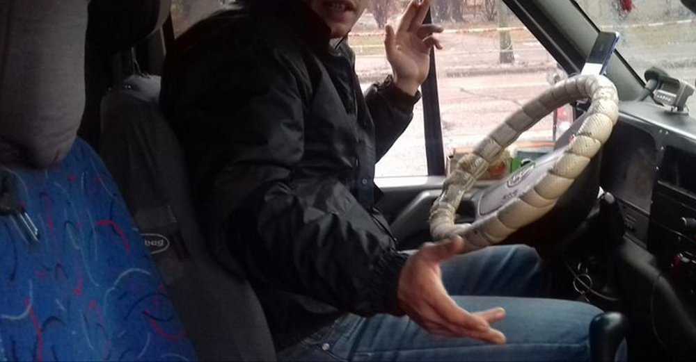 В Брянске неадекватный маршрутчик едва не покалечил выходившую из автобуса пассажирку