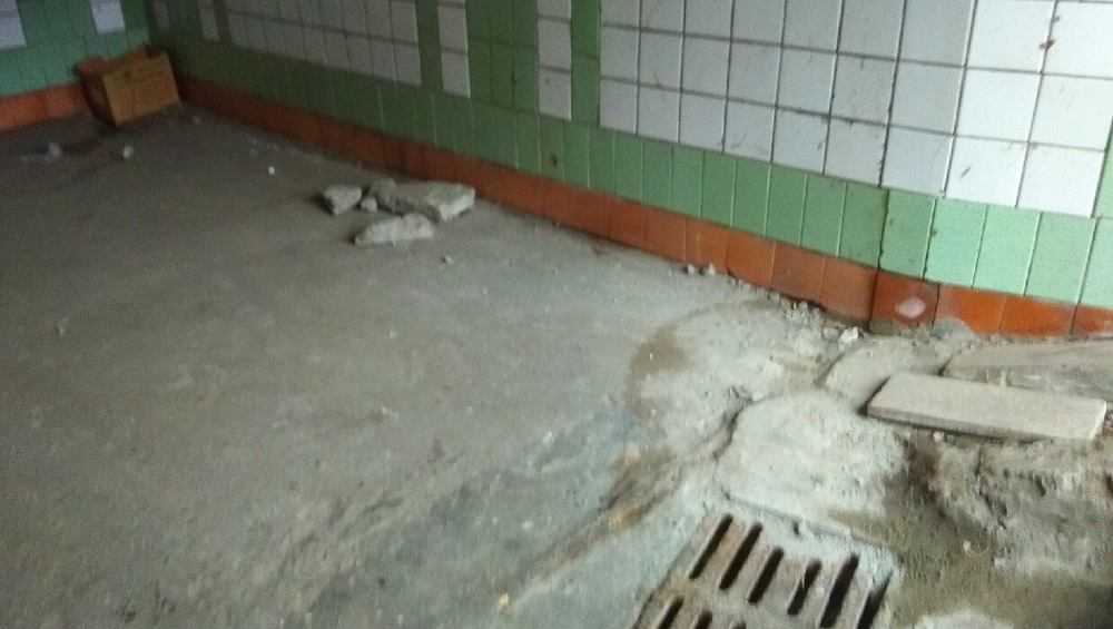Брянцы пожаловались на разрушение подземного перехода у «Полтинника»