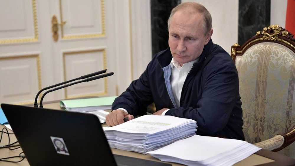 Путин подписал указы о выплате пенсионерам по 10 тысяч рублей