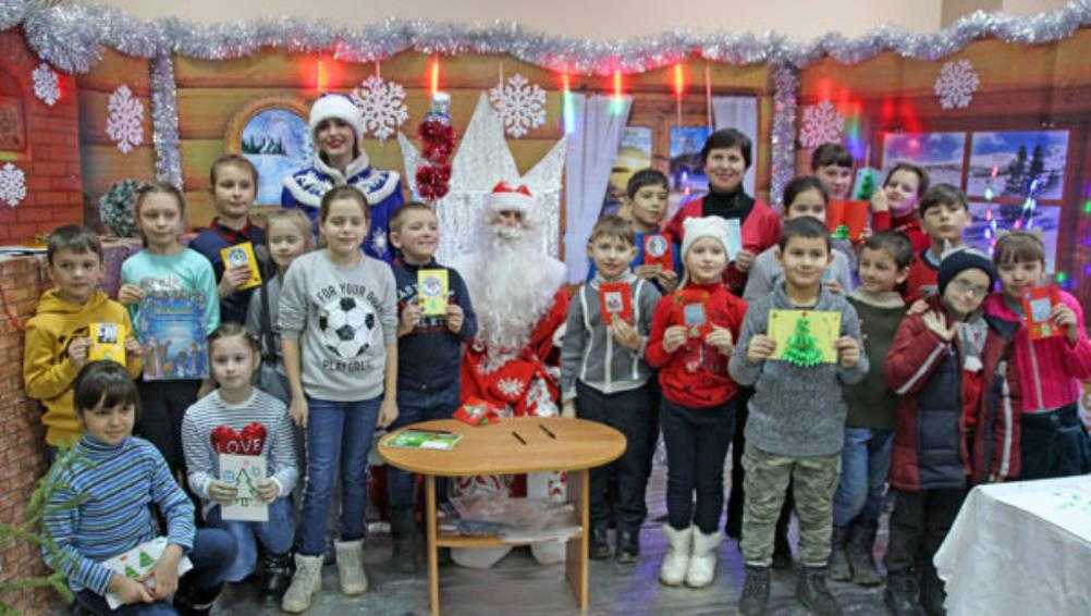 В Почепе школьников пригласили в резиденцию Деда Мороза