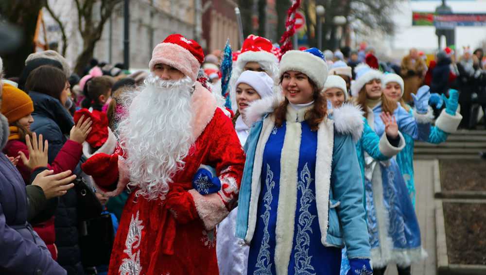 В Брянск 22 декабря прибудет выехавший в путешествие по стране новогодний поезд Деда Мороза
