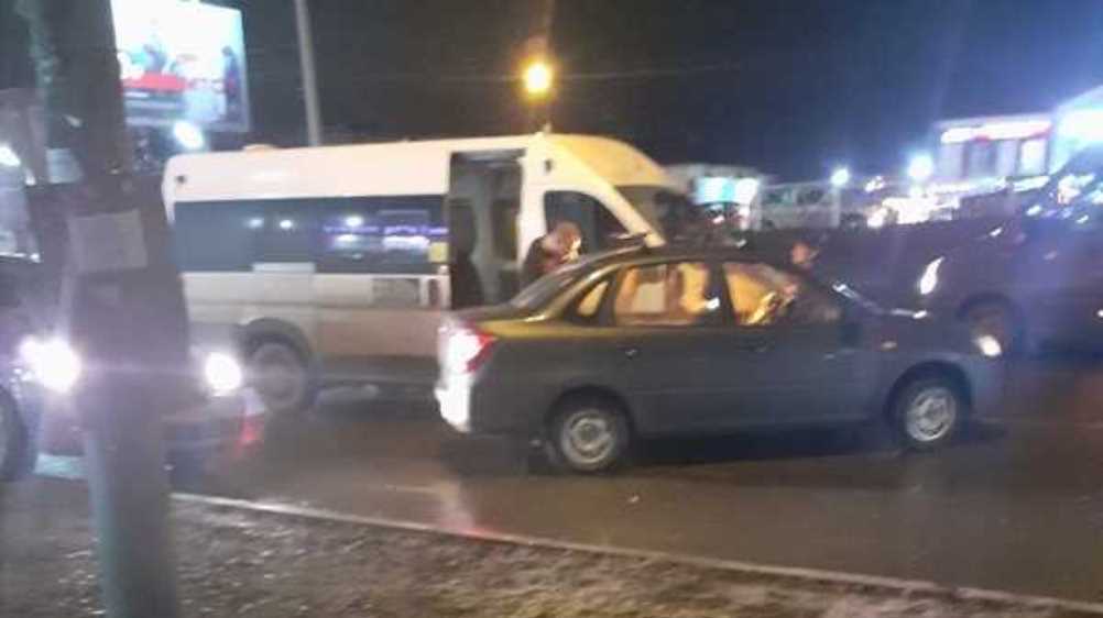В Брянске столкнулись маршрутка и легковой автомобиль
