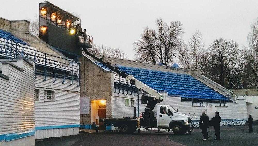 В Брянске на стадионе «Динамо» начали установку нового табло
