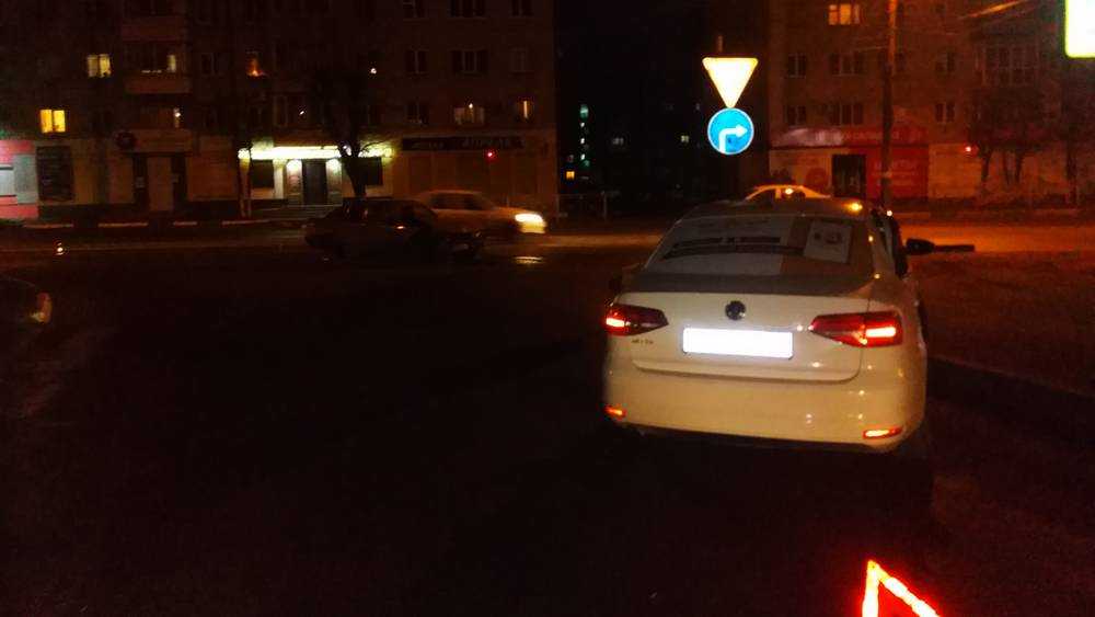 В Бежицком районе Брянска в ДТП попали такси и BMW