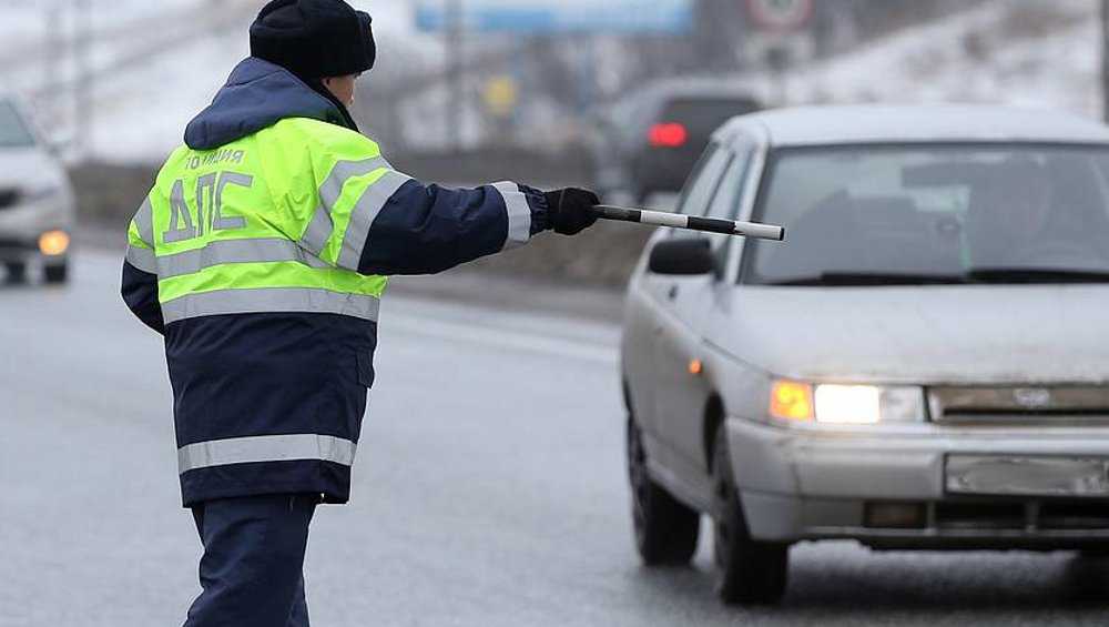 В Брянске полицейские задержали автомобилиста с долгами в 200 тысяч рублей