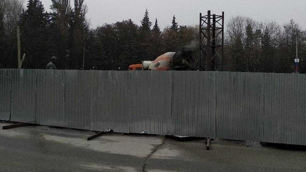 В Брянске к ДК БМЗ после ремонта привезли памятник Ленину