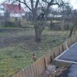 В брянском поселке новая остановка сползла в соседний огород