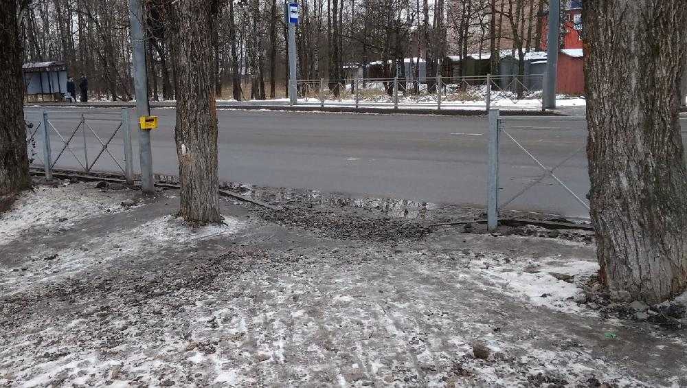 В Брянске при ремонте улицы Литейной забыли о пешеходах