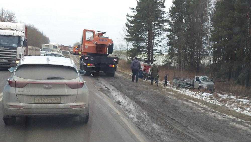 На трассе «Украина» под Навлей разбились три автомобиля