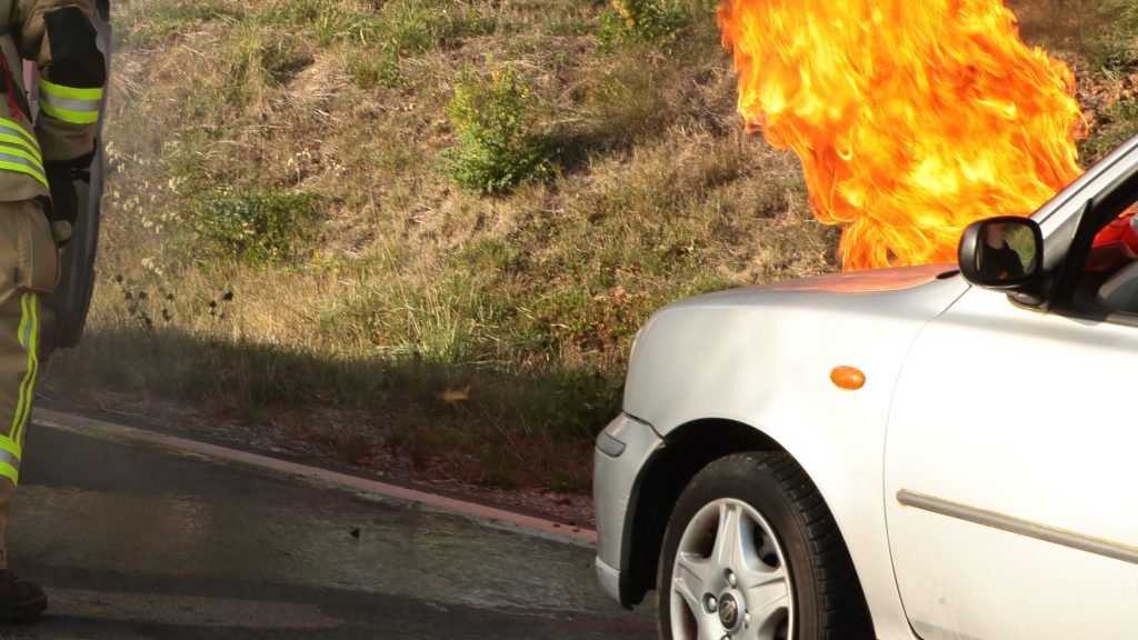 В Брянском районе за полчаса потушили горевший автомобиль