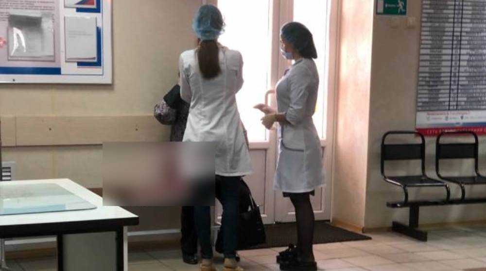 Жителям Брянска начали измерять температуру на входе в поликлинику