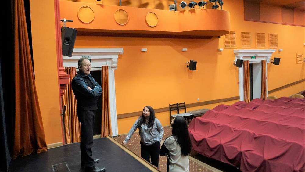 Ведущий актёр МХАТа Михаил Кабанов посетил Брянский театр кукол