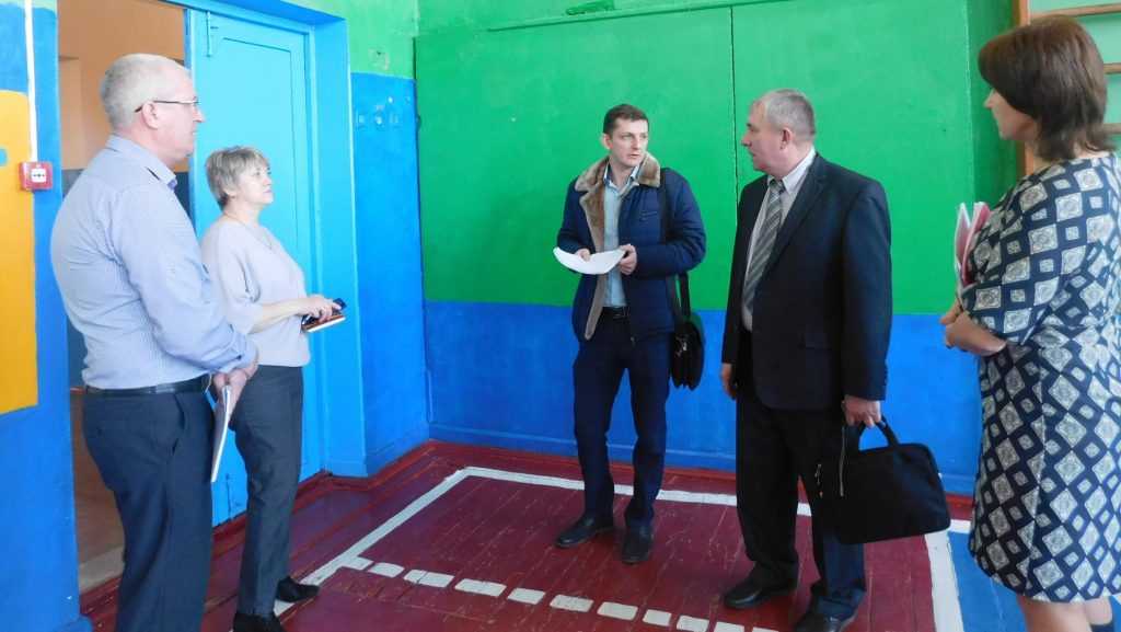 «Единая Россия» контролирует подготовку сельских школ к ремонту спортзалов