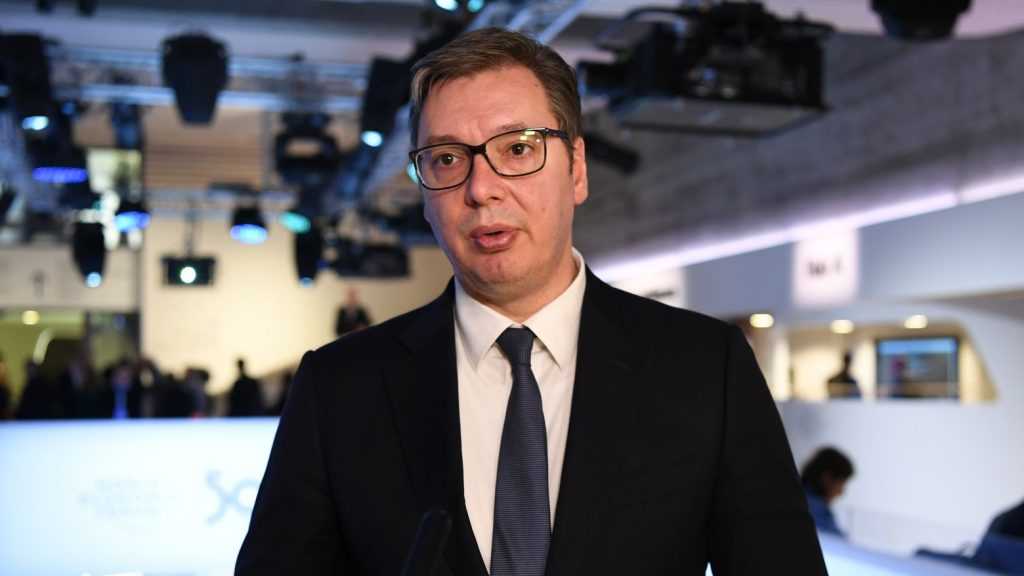 Президент Сербии заявил о подлости отказавшего в помощи Евросоюза